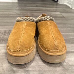 Koolaburra by Ugg taseman Suede Slip-On Shoes size 10